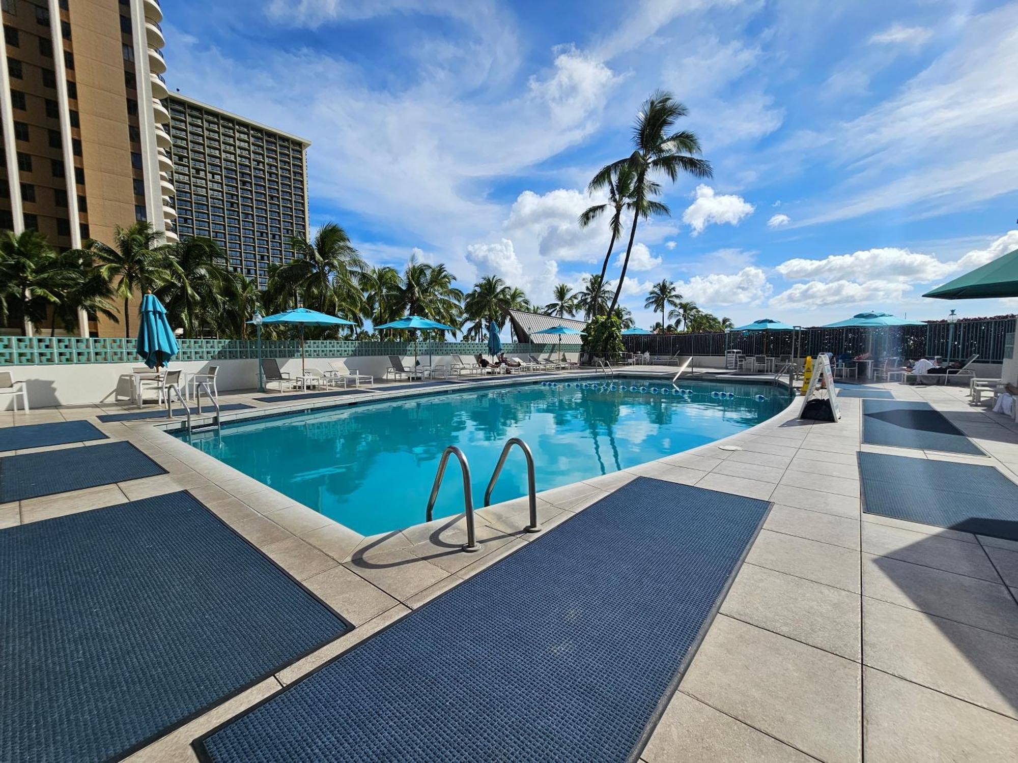 Ilikai Tower One Bedroom Lagoon View Waikiki Condos With Lanai & Free Wifi Honolulu Room photo
