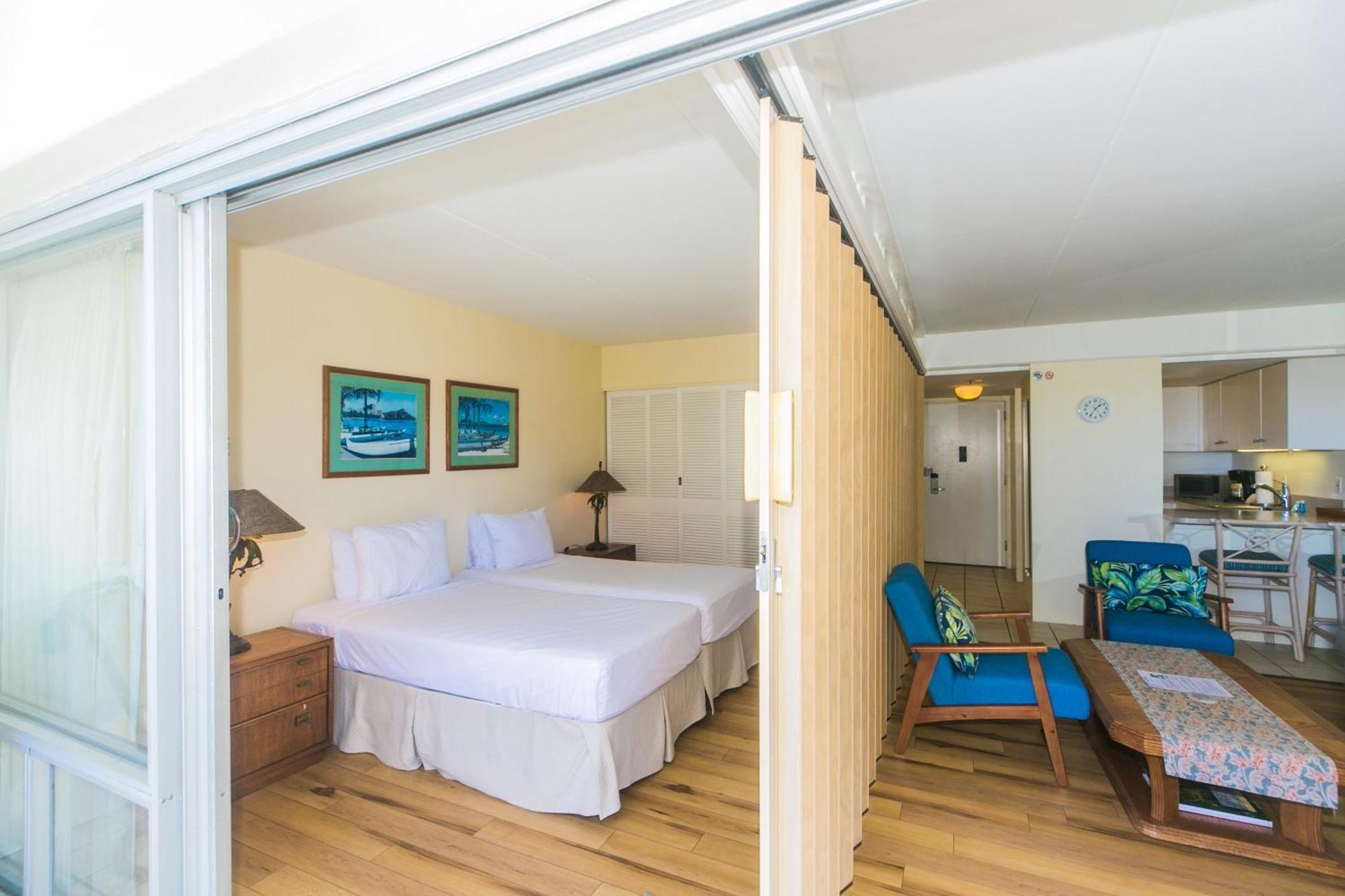 Ilikai Tower One Bedroom Lagoon View Waikiki Condos With Lanai & Free Wifi Honolulu Room photo
